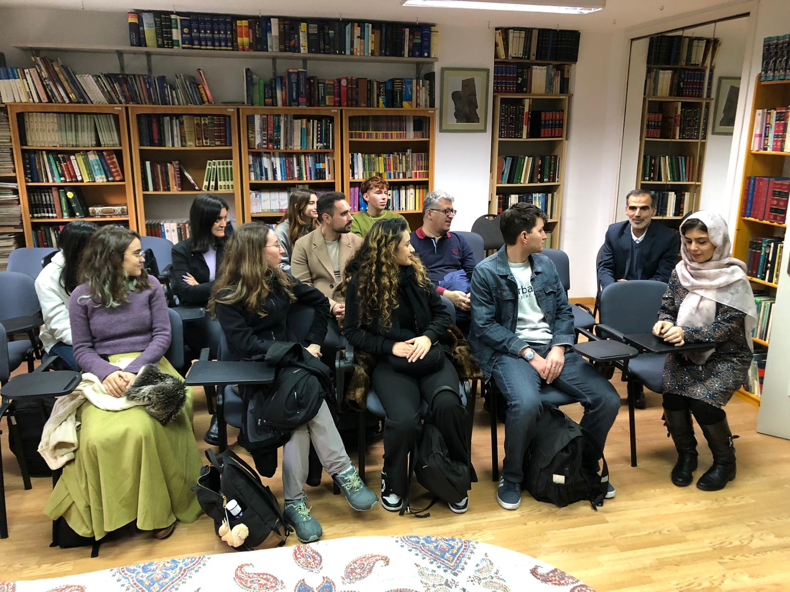 Alumnos de lengua persa de la Universidad de Salamanca visitan la sede de la Consejería Cultural de la R.I. de Irán en Madrid